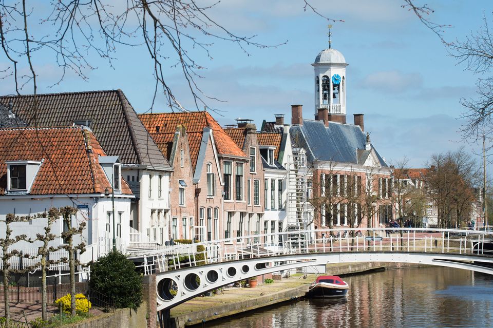 Dokkum wonen leven werken brug stad gezelligheid Friesland
