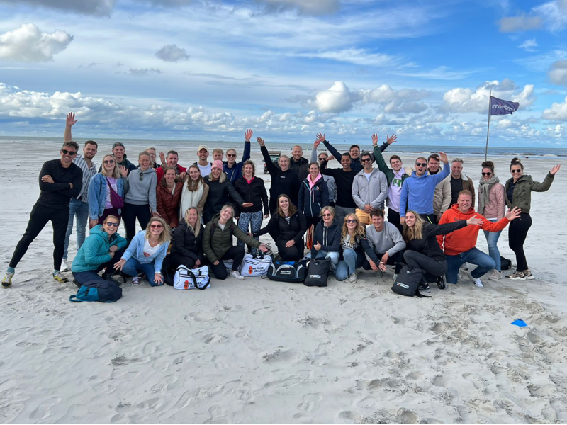 Bedrijfsfitness Nederland team op het strand